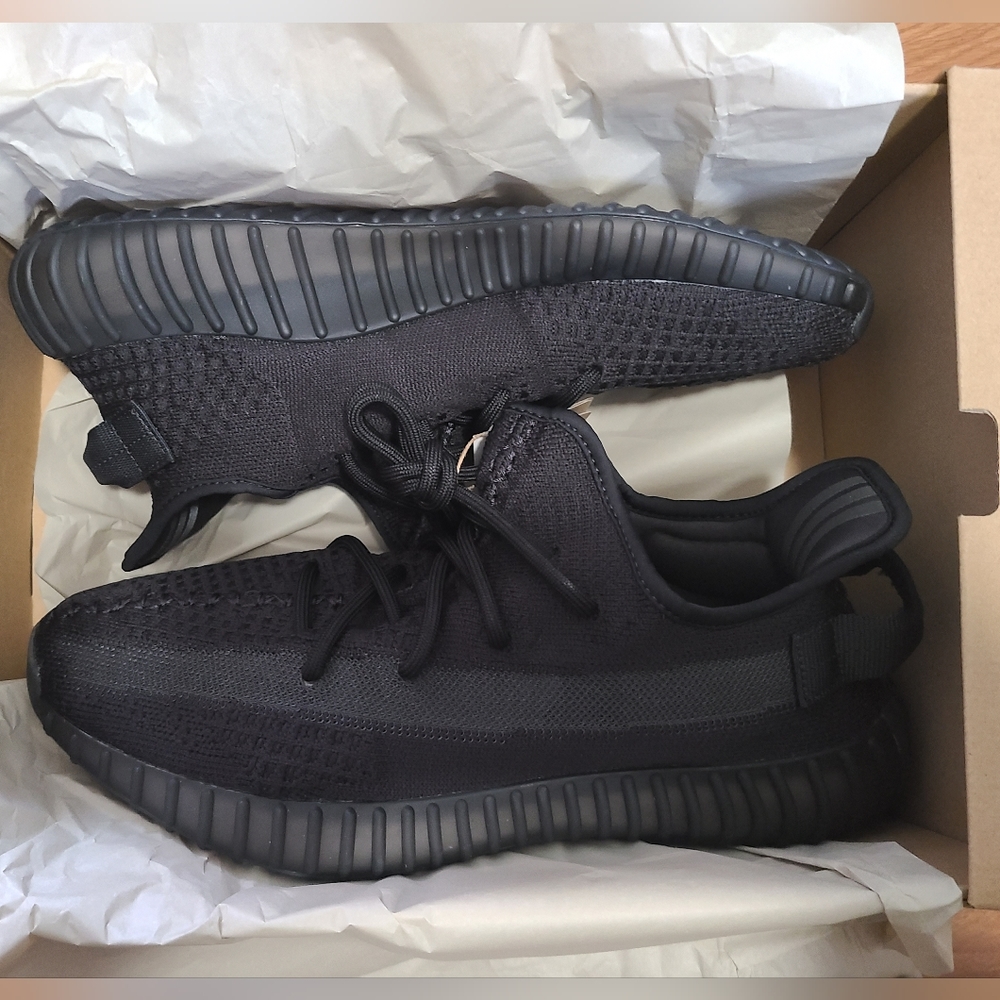 (SOLD) Adidas Yeezy 350 V2 Onyx DS Men's 9.5